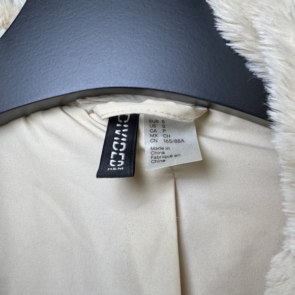 H&M faux fur coat - Picture 2 of 2